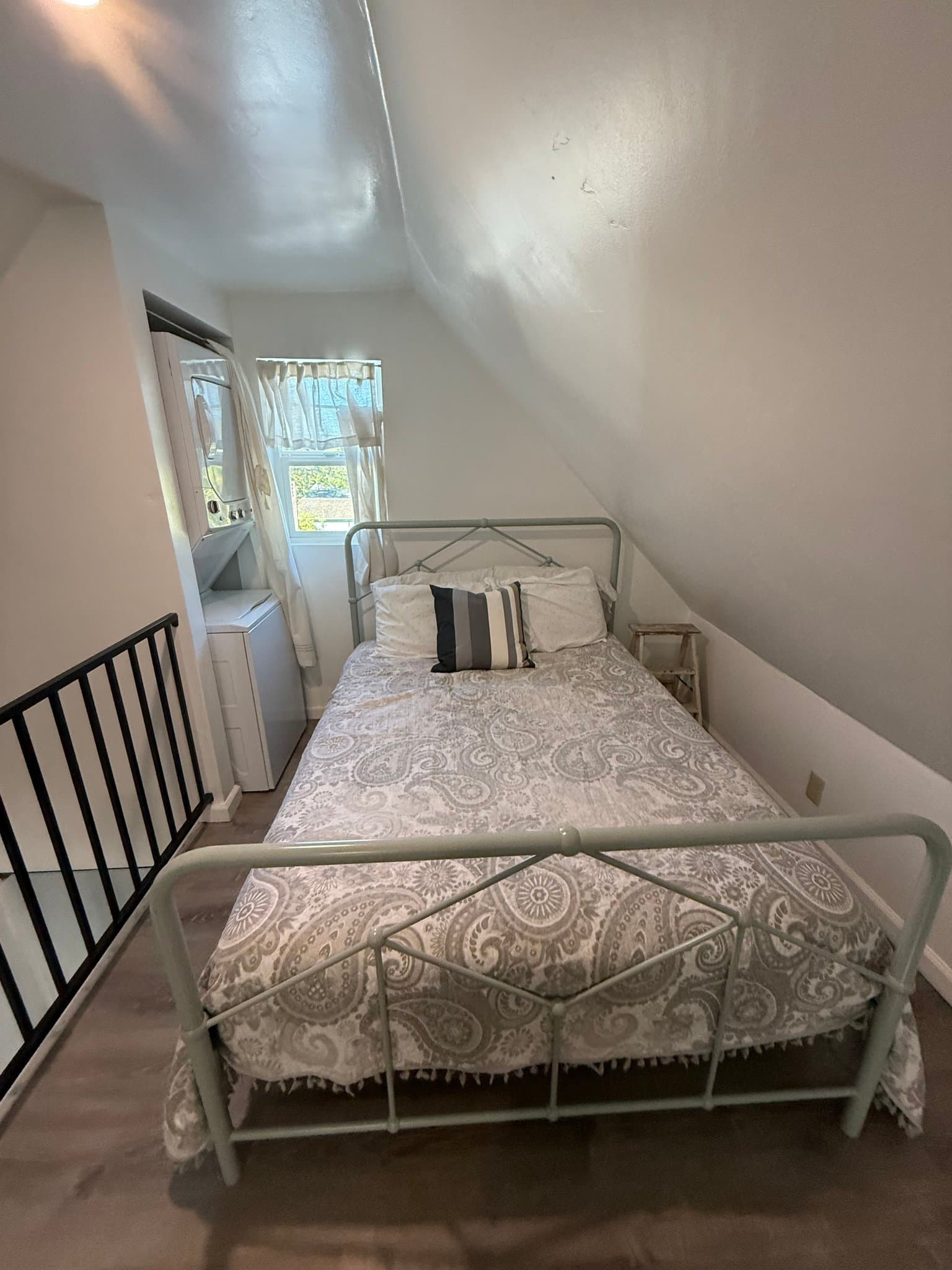 Auburn House: 172 Orange St