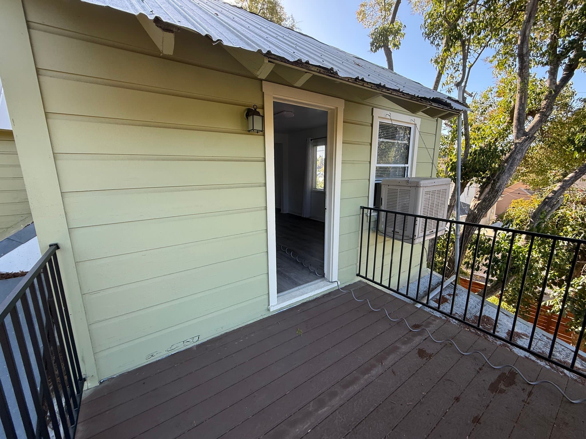 Auburn Townhome: 172 Orange St