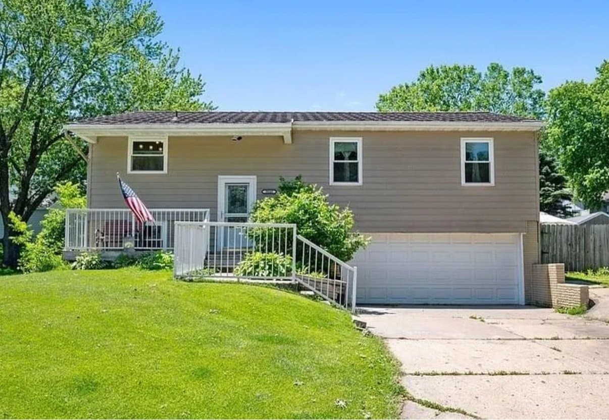 Norwalk House: 9040 Oakwood Dr