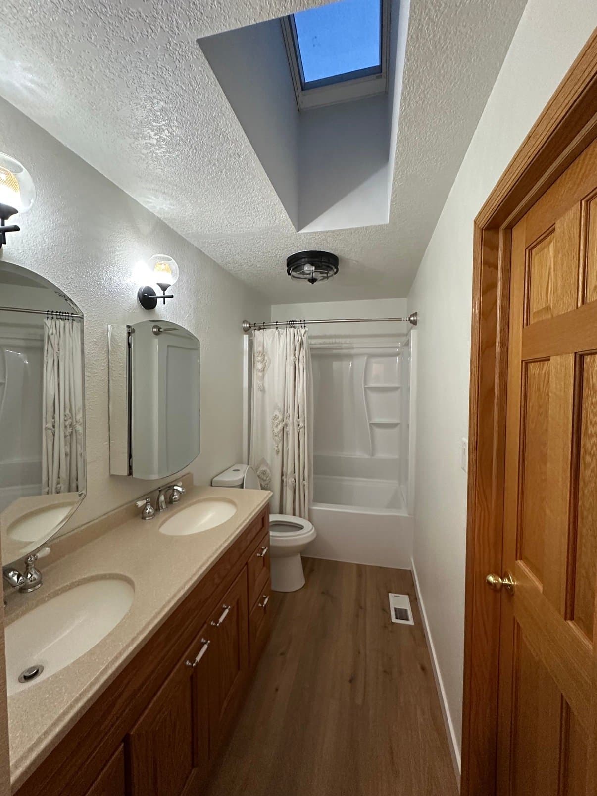 Norwalk House: 9040 Oakwood Dr