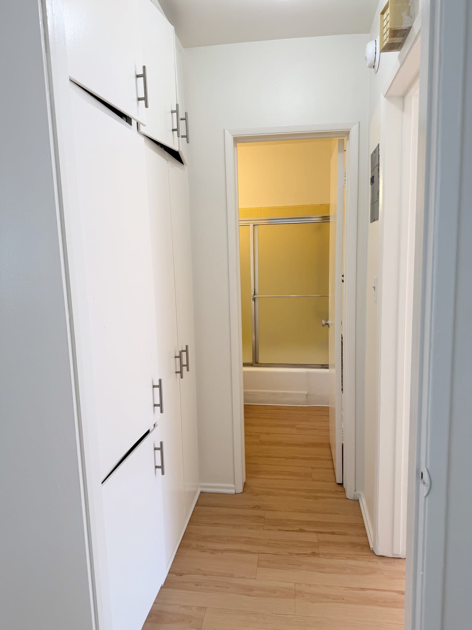 Los Angeles Apartment: 1243 Federal Ave