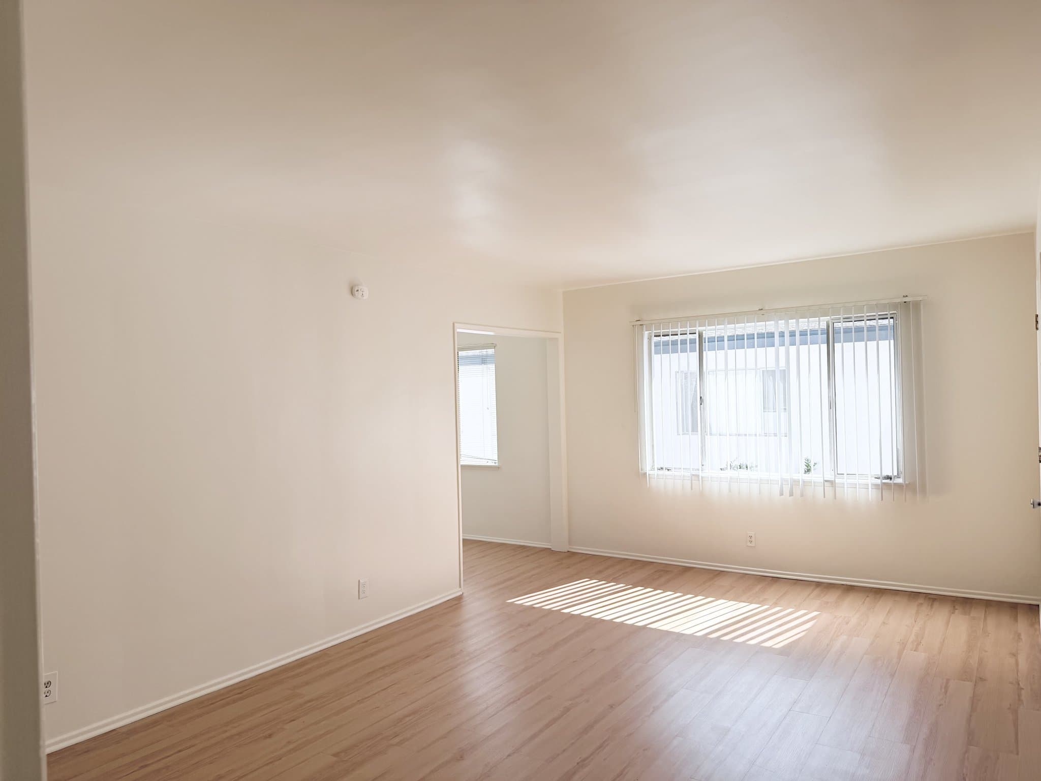 Los Angeles Apartment: 1243 Federal Ave