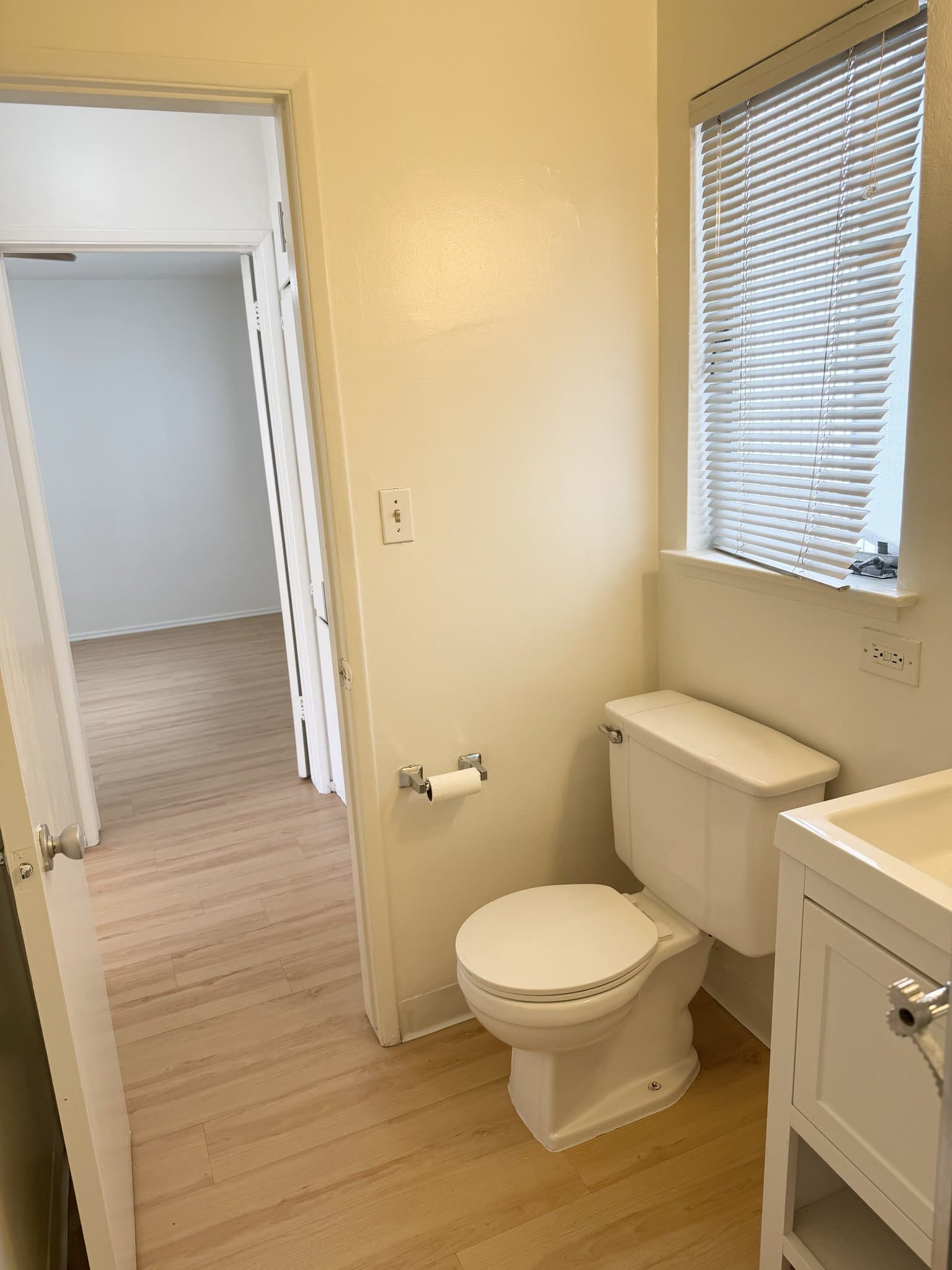 Los Angeles Apartment: 1243 Federal Ave