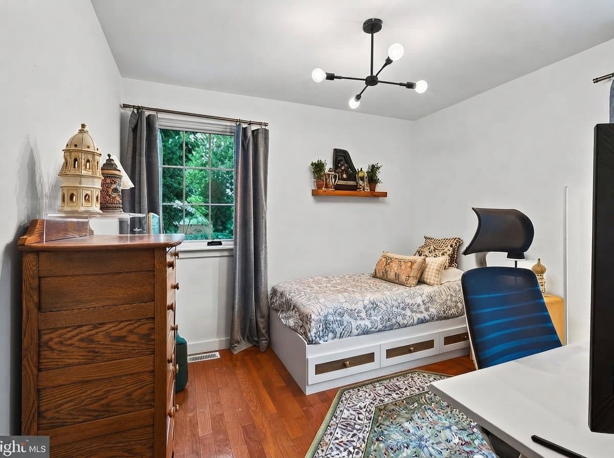 Philadelphia House: 240 E Springfield Ave