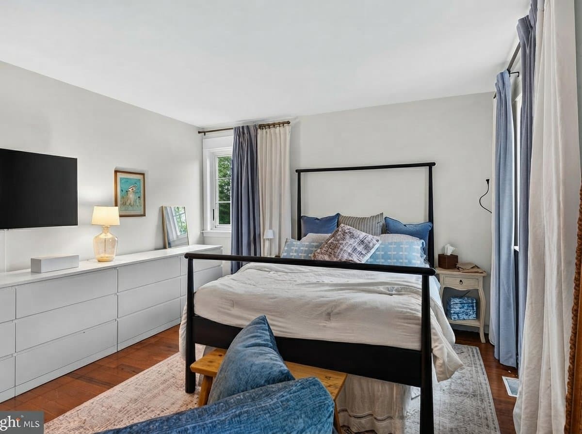 Philadelphia House: 240 E Springfield Ave