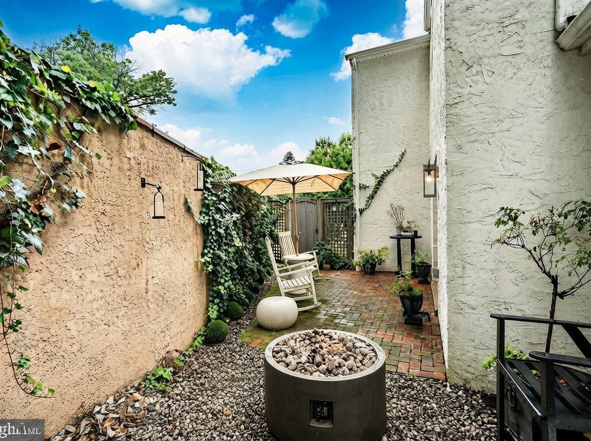 Philadelphia House: 240 E Springfield Ave