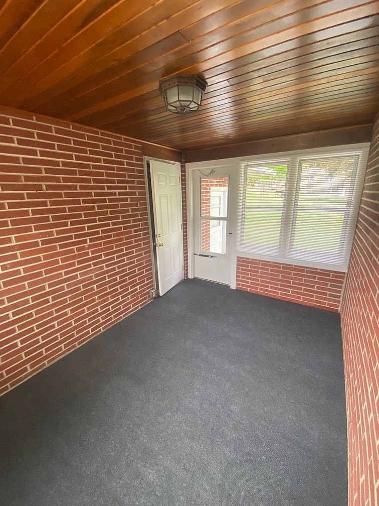 Cedar Falls House: 721 W 14th St