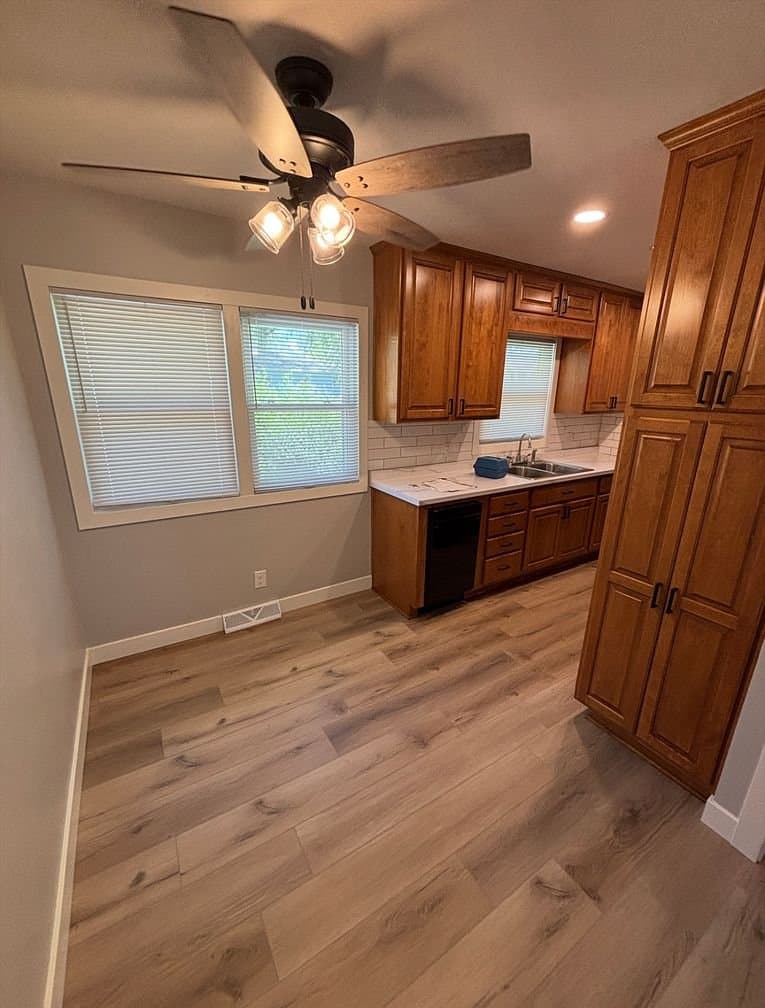 Cedar Falls House: 721 W 14th St