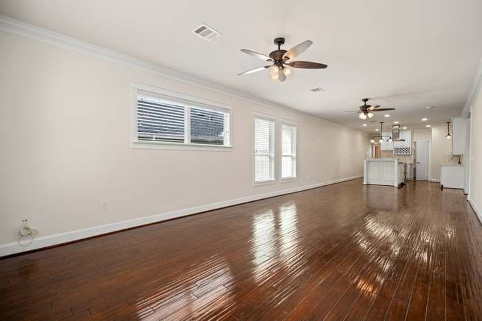 Houston House: 110 Kendall St