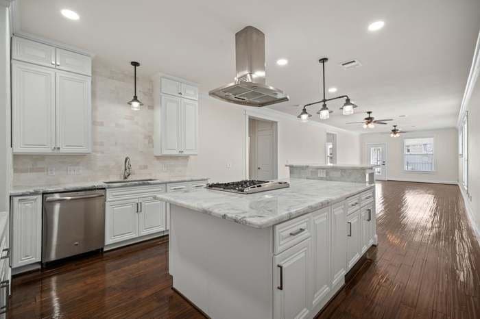 Houston House: 110 Kendall St