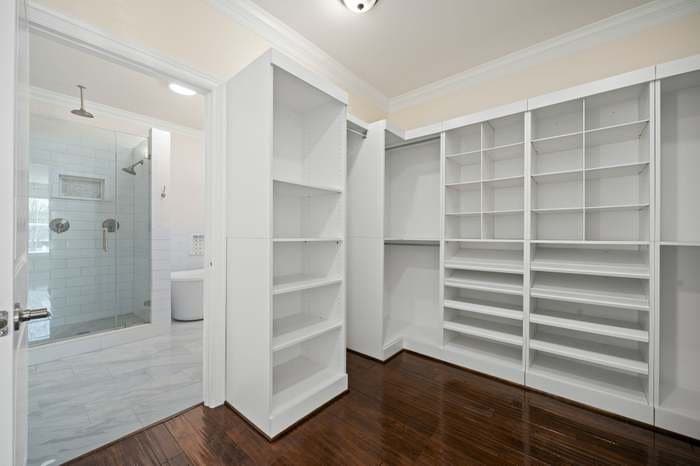 Houston House: 110 Kendall St
