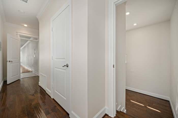 Houston House: 110 Kendall St
