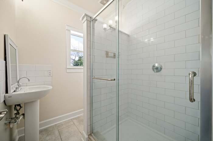 Houston House: 110 Kendall St