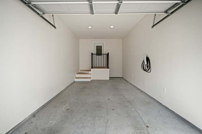 Houston House: 110 Kendall St