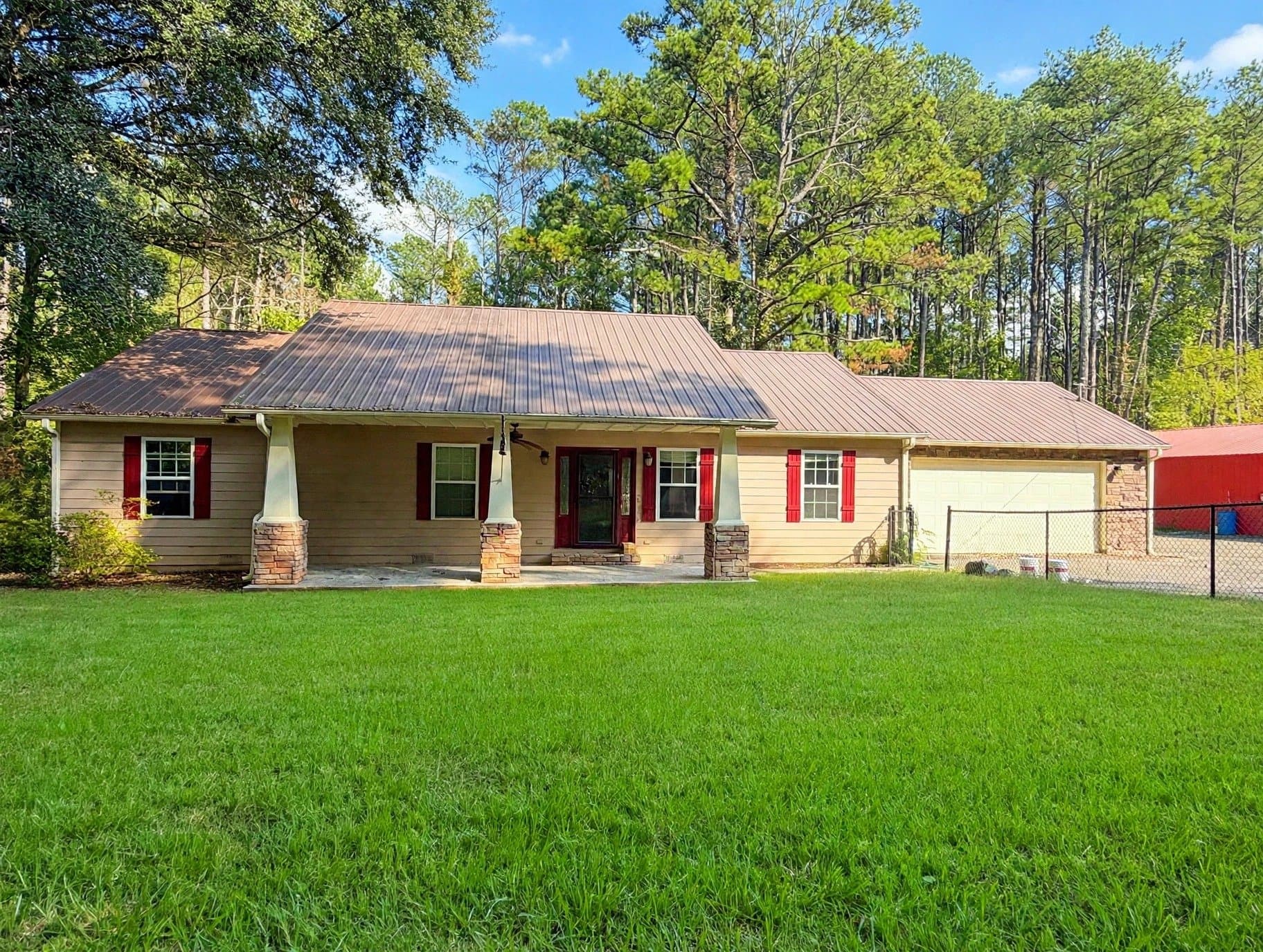 Cartersville House: 654 Peeples Valley Rd NE
