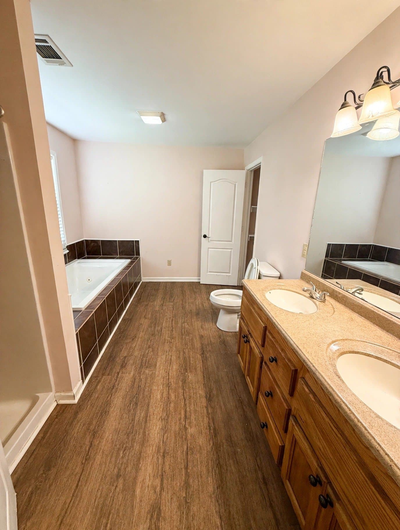 Cartersville House: 654 Peeples Valley Rd NE