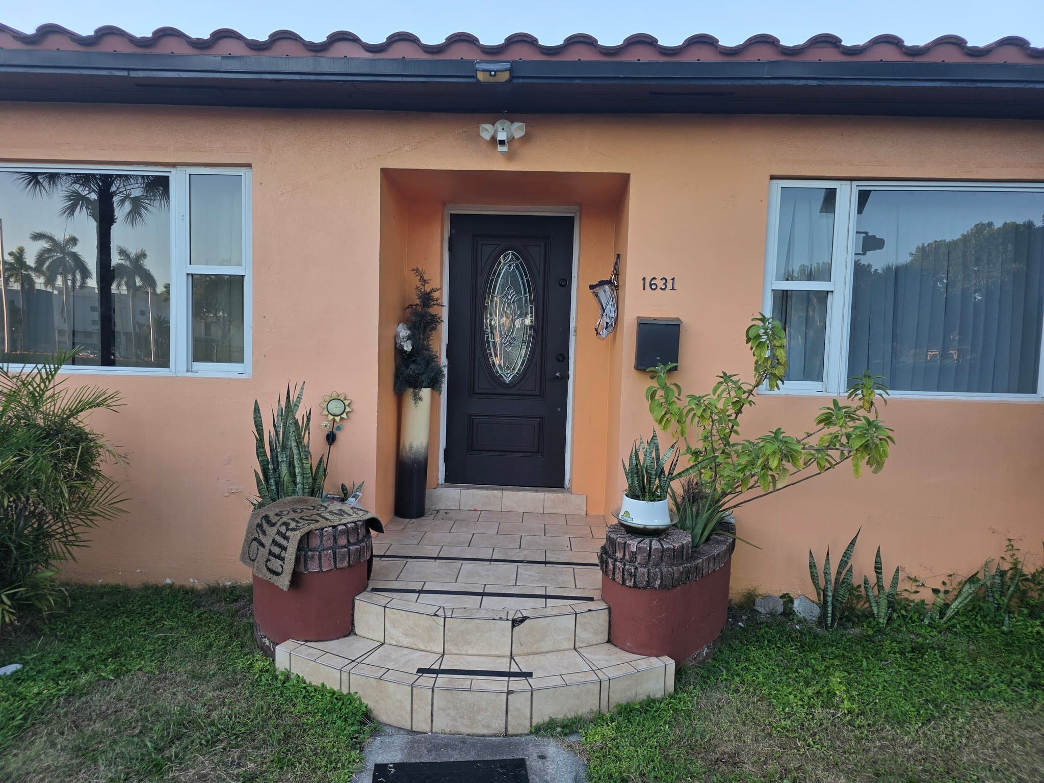 Hollywood House: 1631 Hollywood Blvd