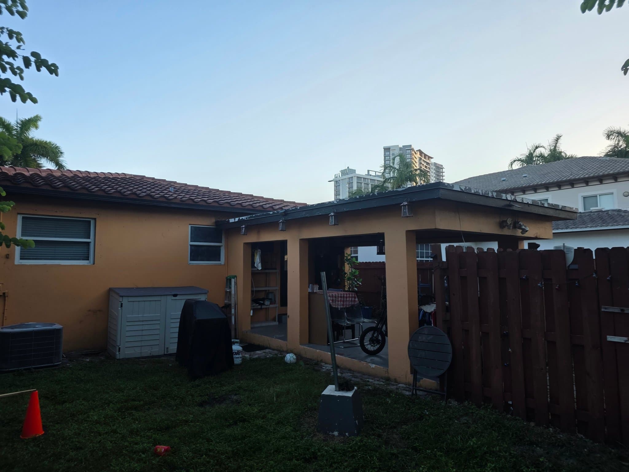 Hollywood House: 1631 Hollywood Blvd