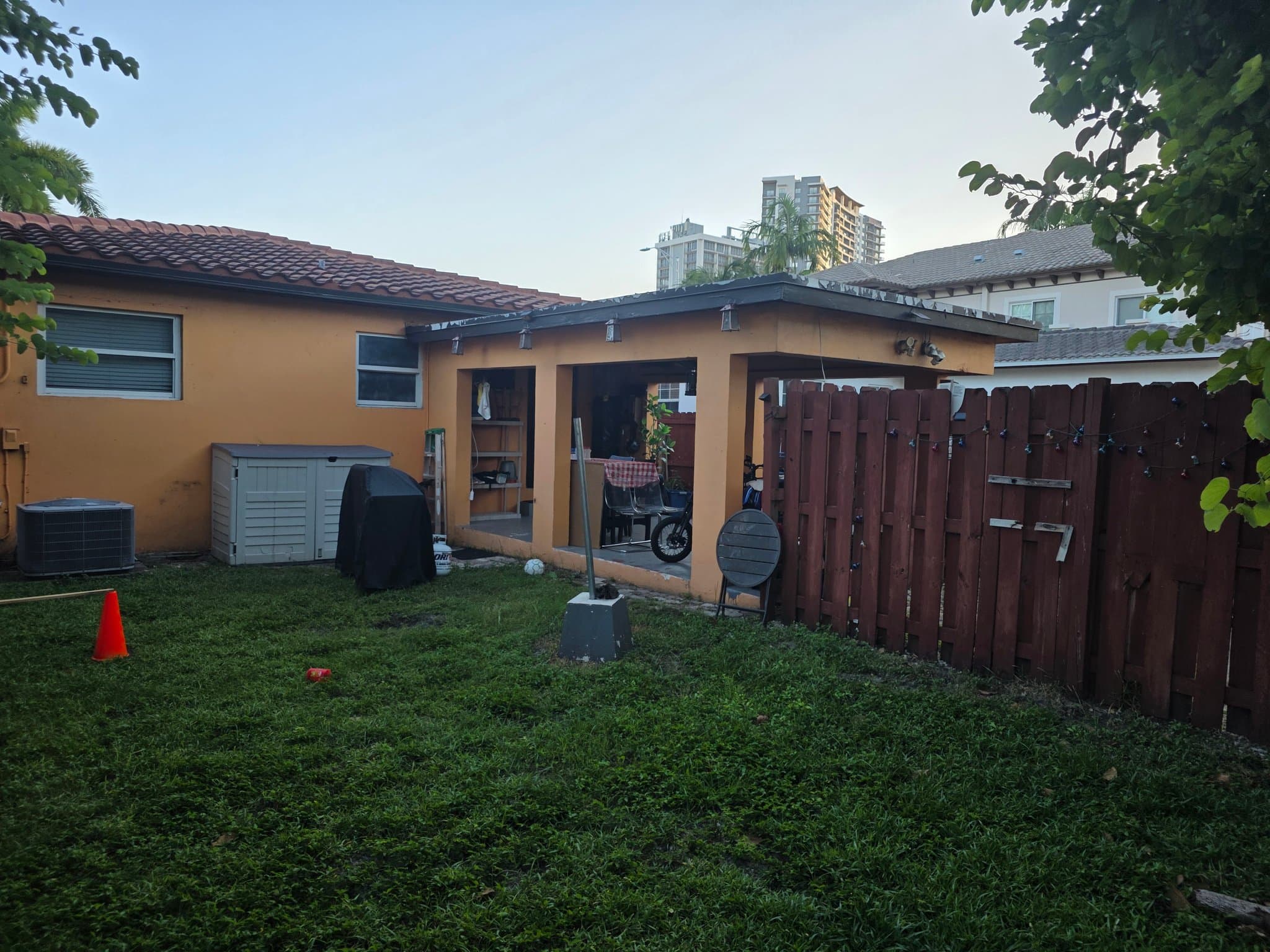 Hollywood House: 1631 Hollywood Blvd