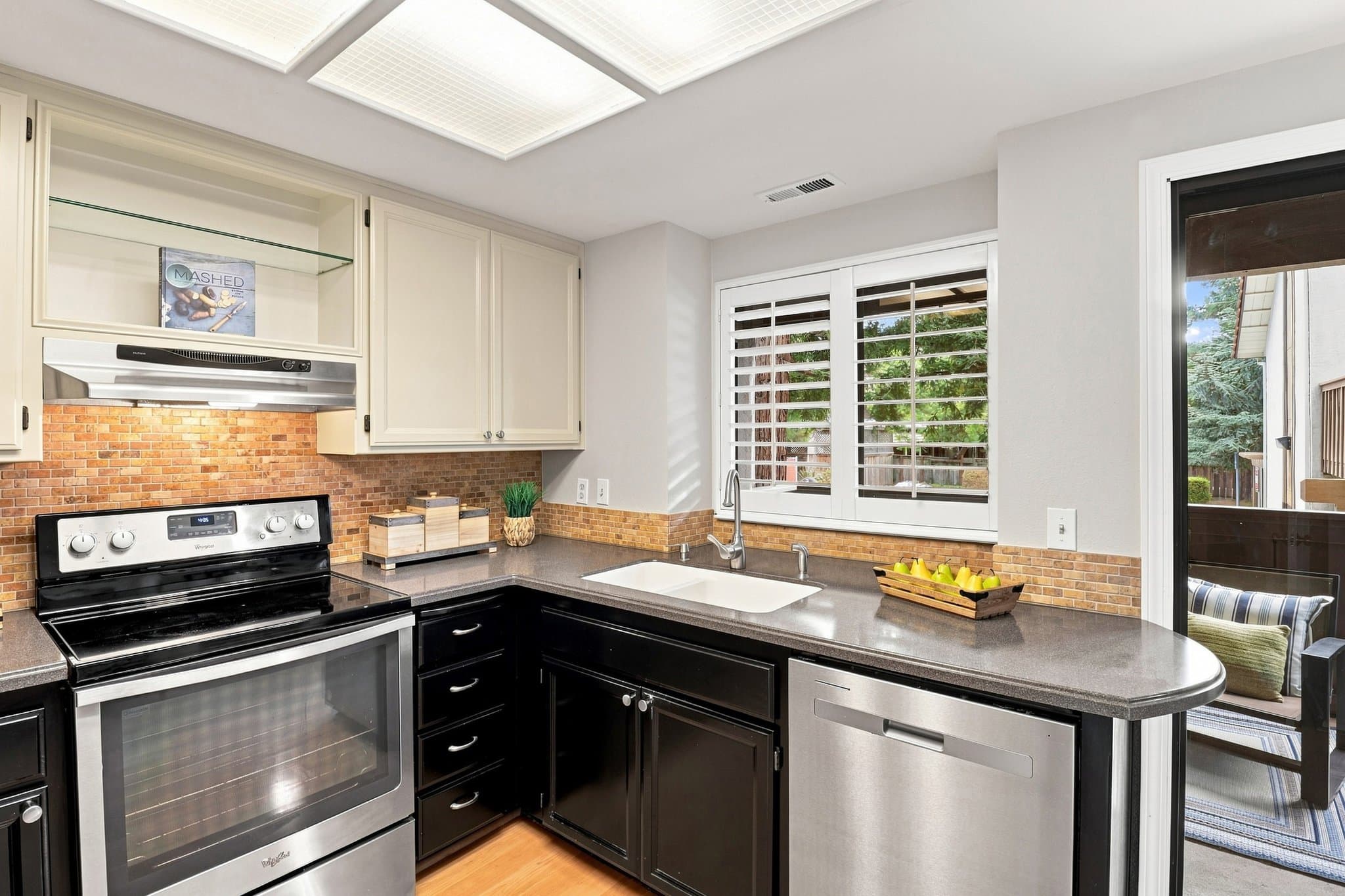 Redwood City Condo: 1122 Woodside Rd