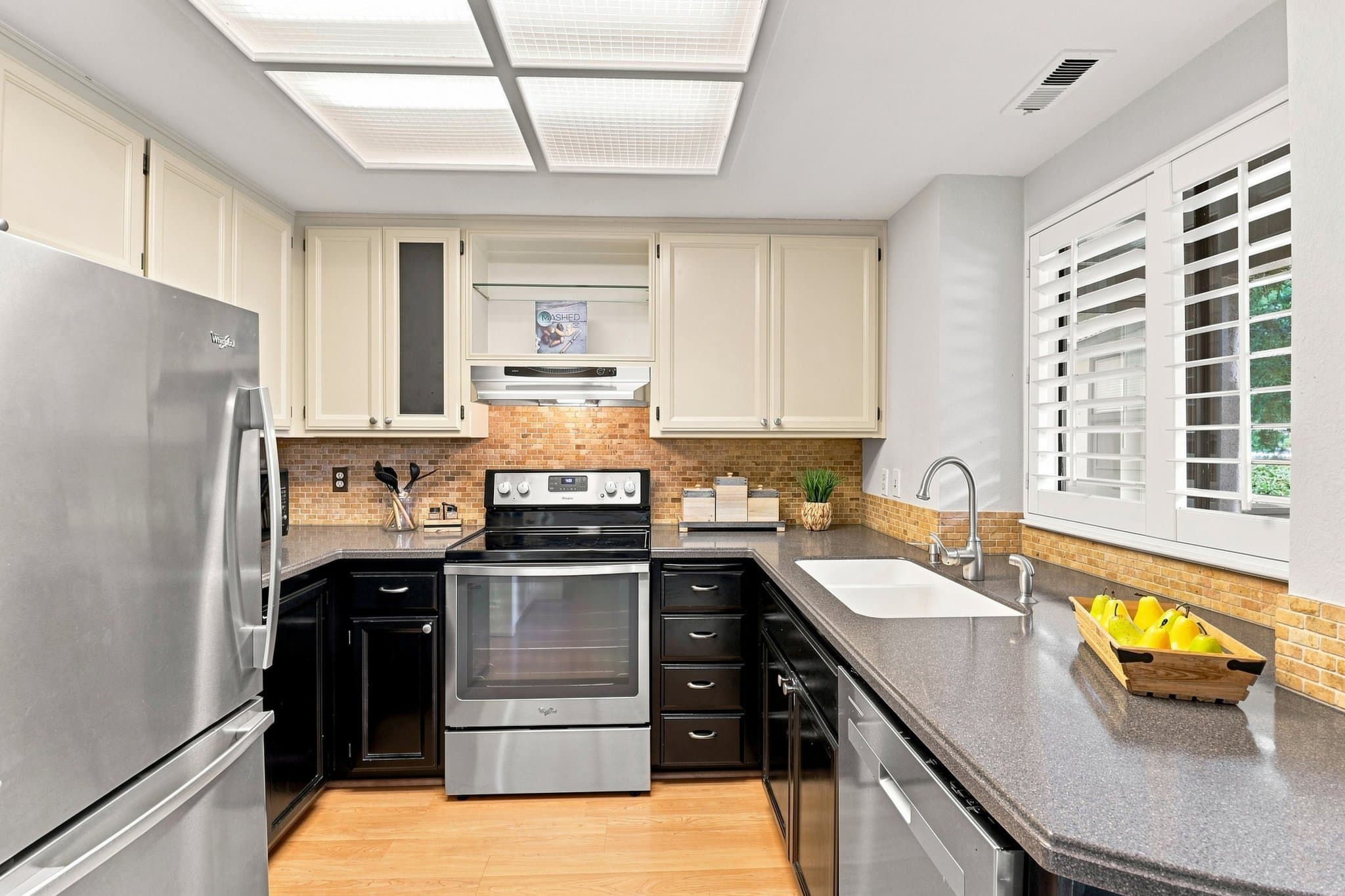 Redwood City Condo: 1122 Woodside Rd
