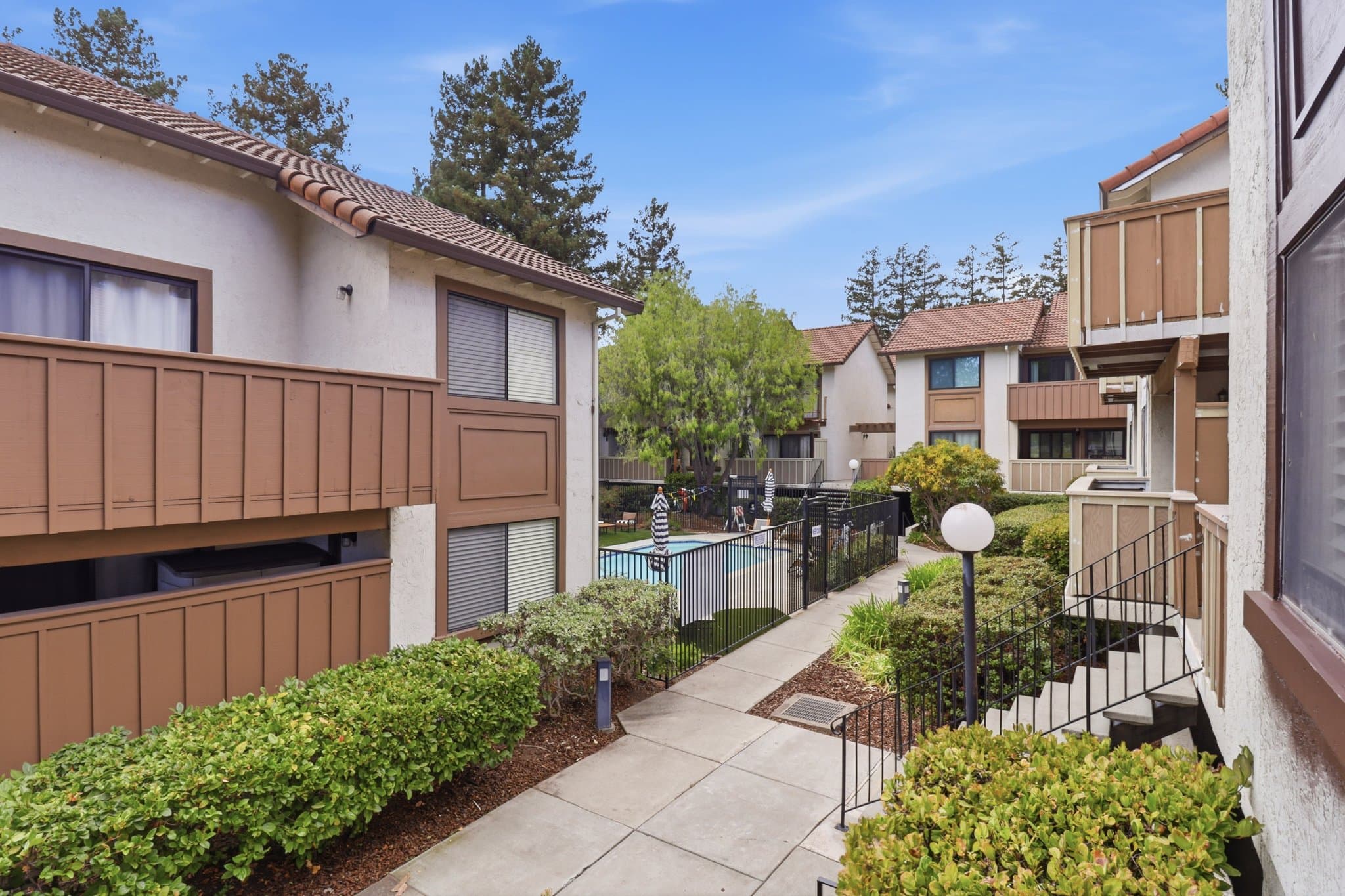 Redwood City Condo: 1122 Woodside Rd