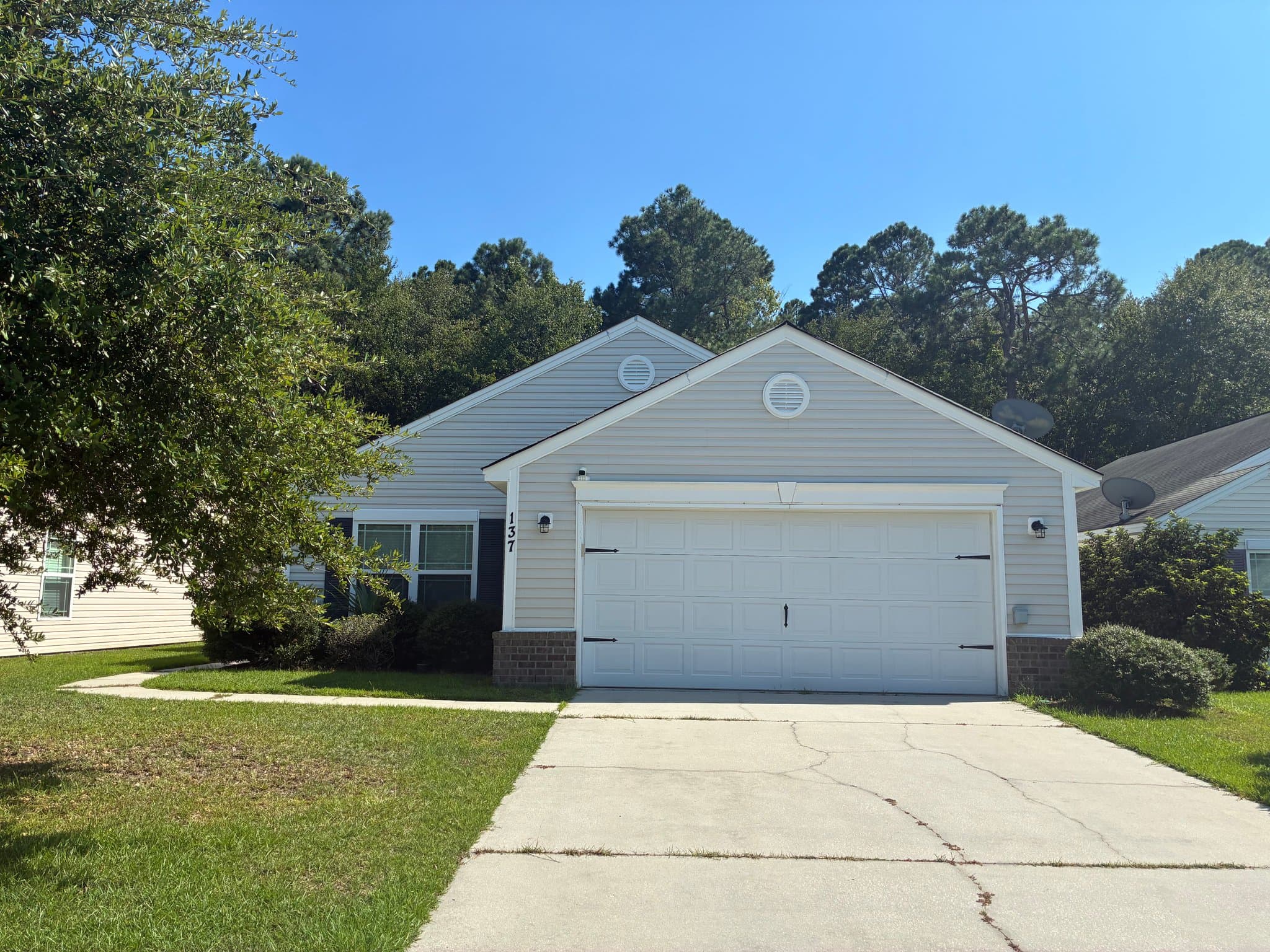 Savannah House: 137 Spring Lakes Dr