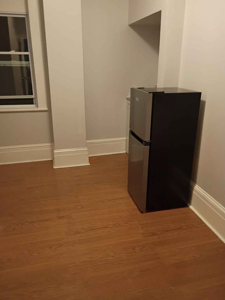 Goshen Apartment: 204 Main St 2R