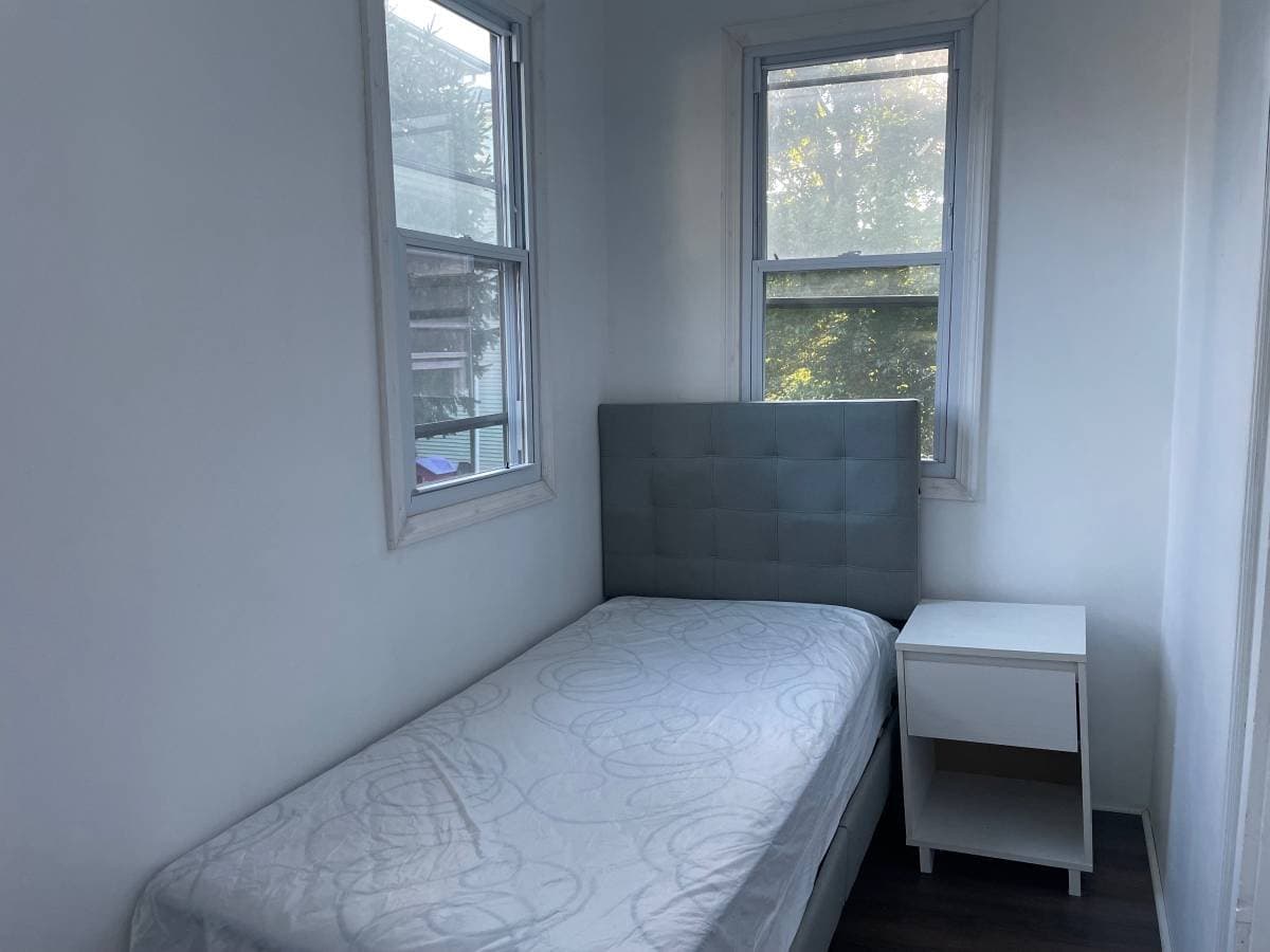 Belmont Single Room: 416 Trapelo Rd