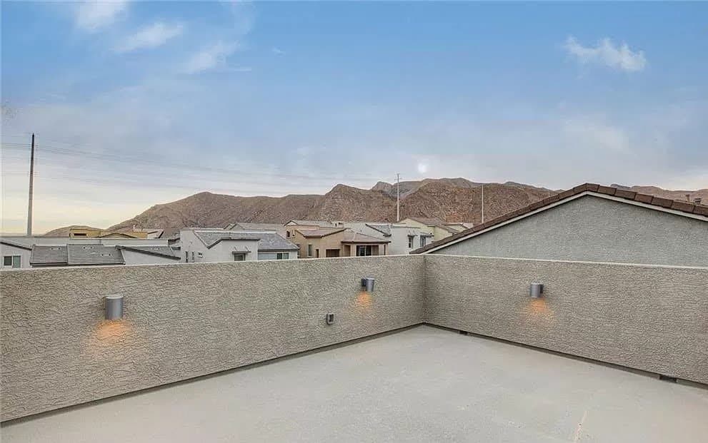 Las Vegas House: 10800 Mulholland Ave