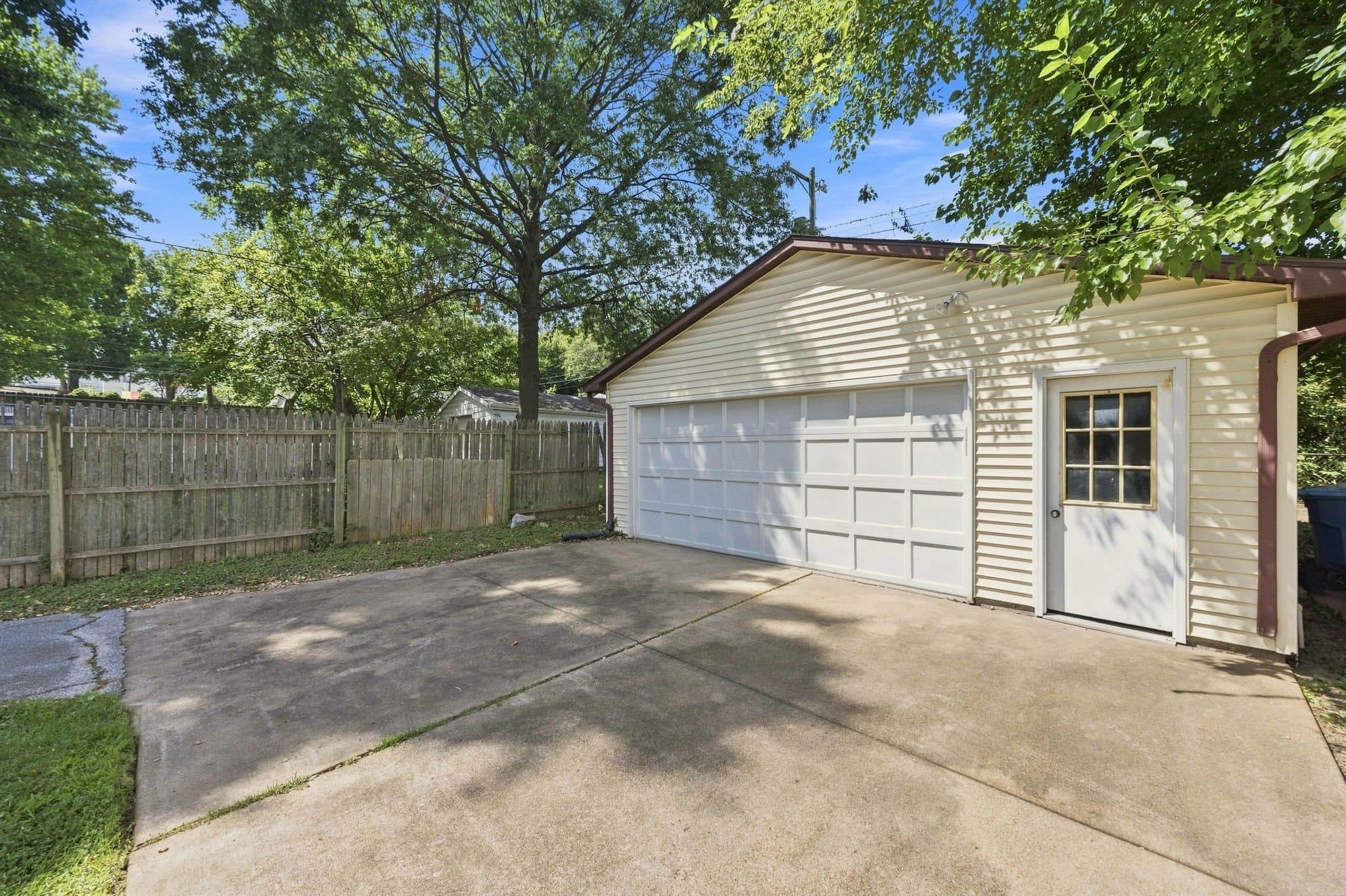 Saint Louis House: 8523 Philo Ave
