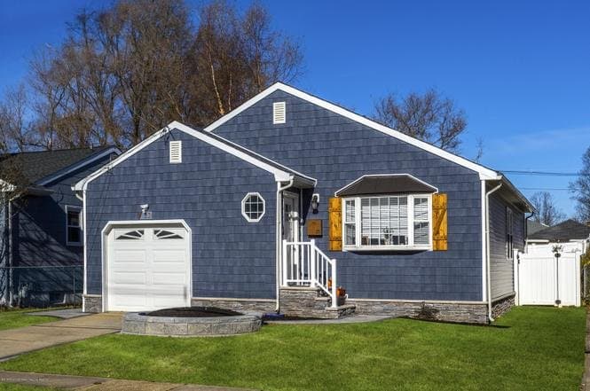 Freehold House: 23 Fulton St