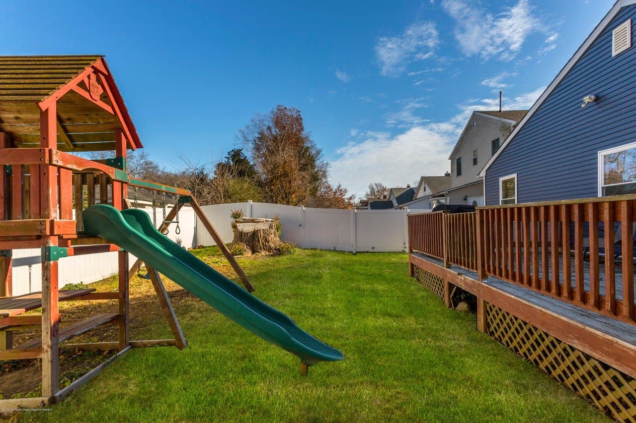 Freehold House: 23 Fulton St