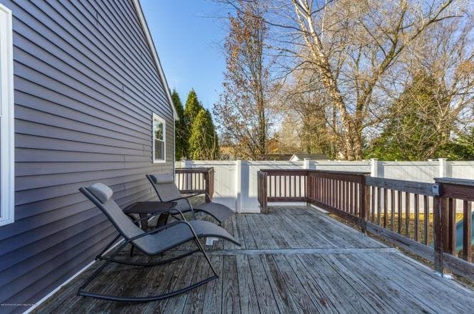 Freehold House: 23 Fulton St
