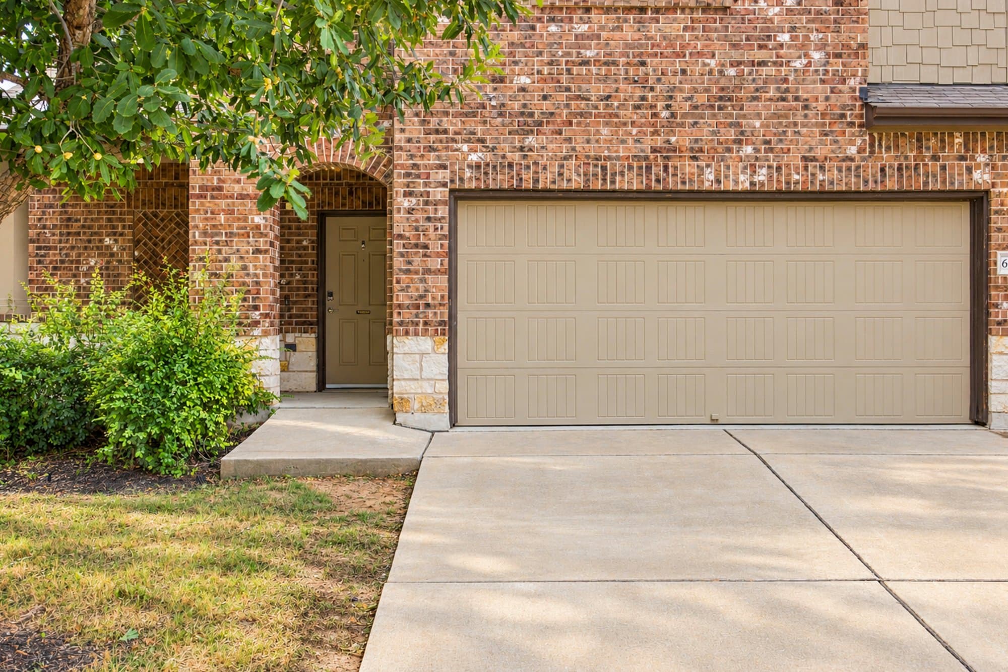 Austin House: 6908 Vail Ridge St