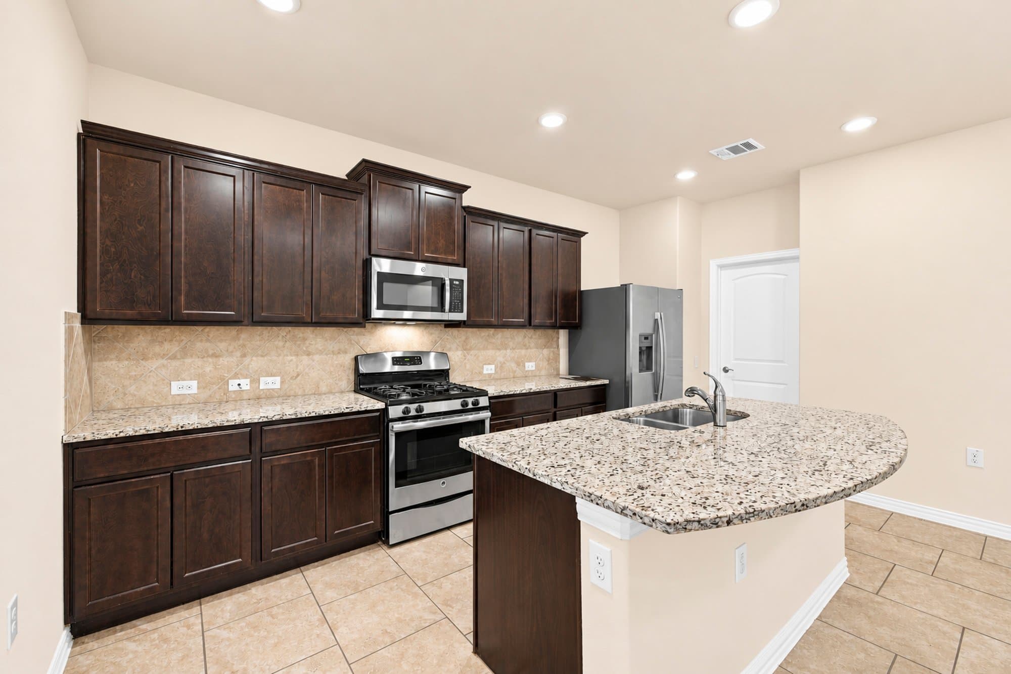 Austin House: 6908 Vail Ridge St