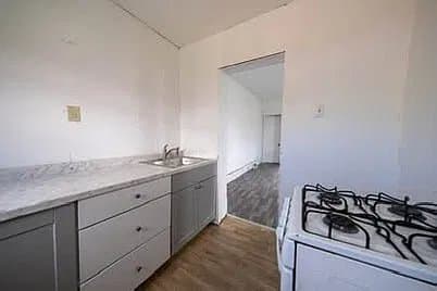Brackenridge Multiplex: 809-811 Vermont Way