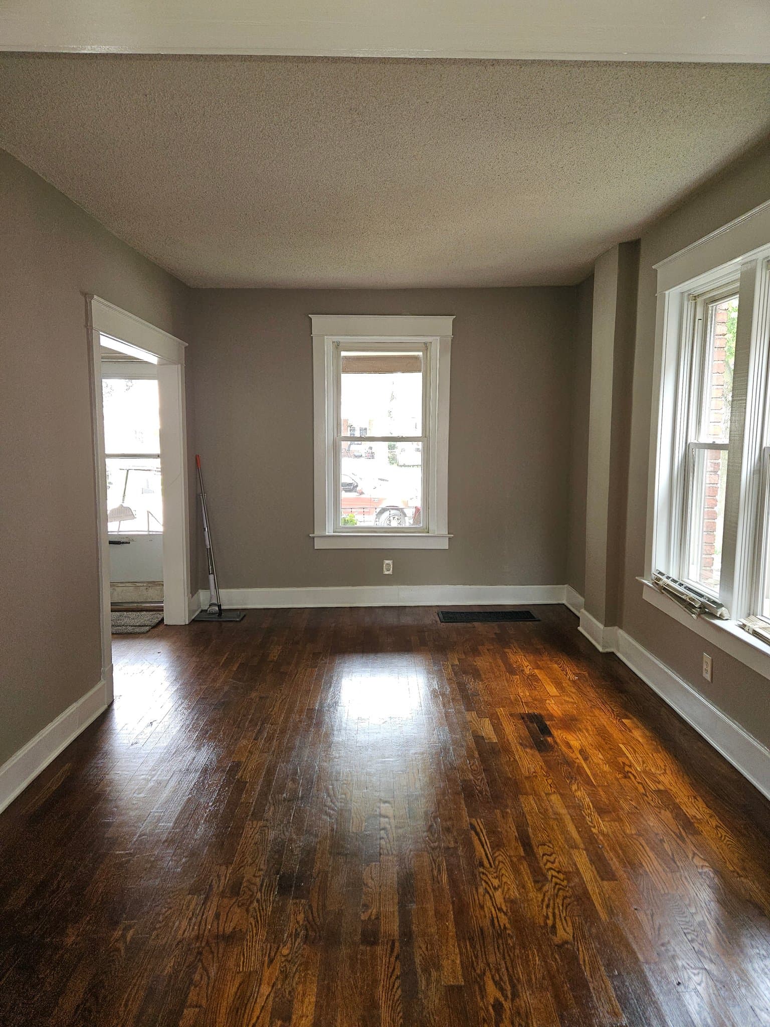 Kansas City House: 202 N 14th St