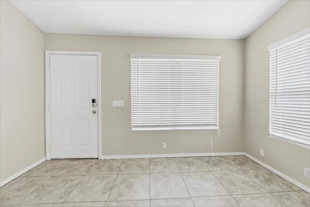 Glendale House: 8012 W Stella Ave