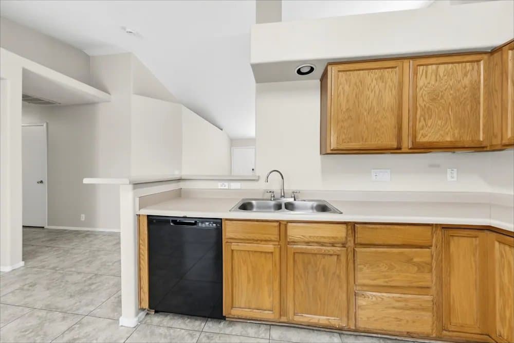 Glendale House: 8012 W Stella Ave