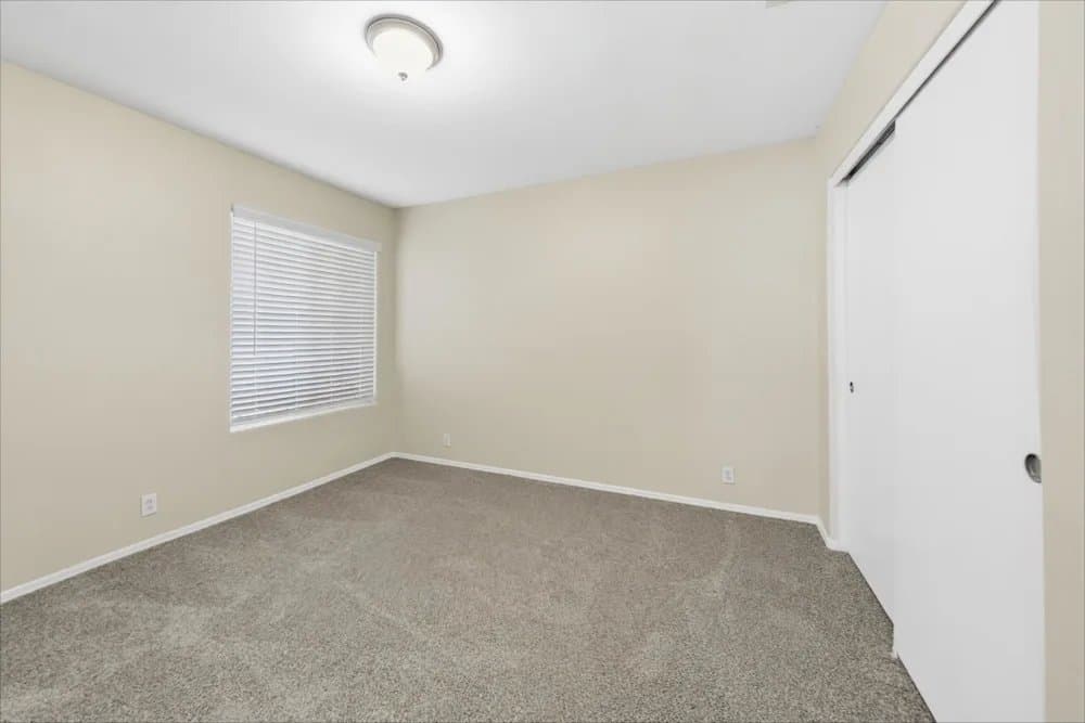 Glendale House: 8012 W Stella Ave