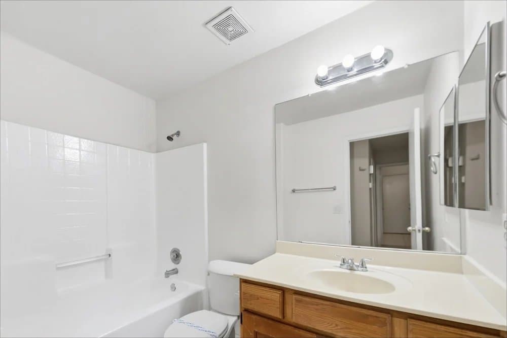 Glendale House: 8012 W Stella Ave