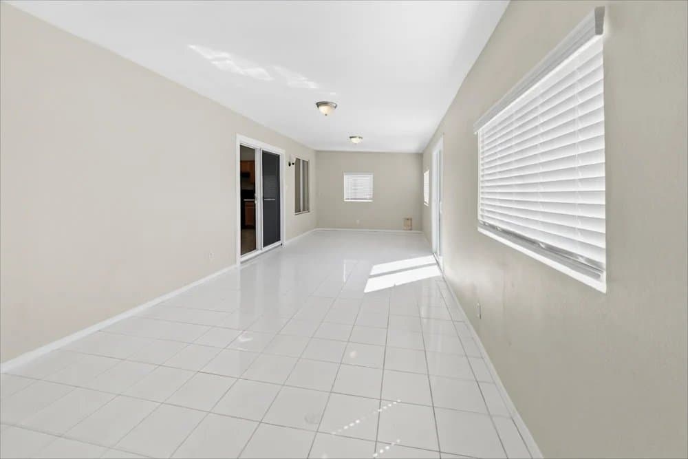 Glendale House: 8012 W Stella Ave