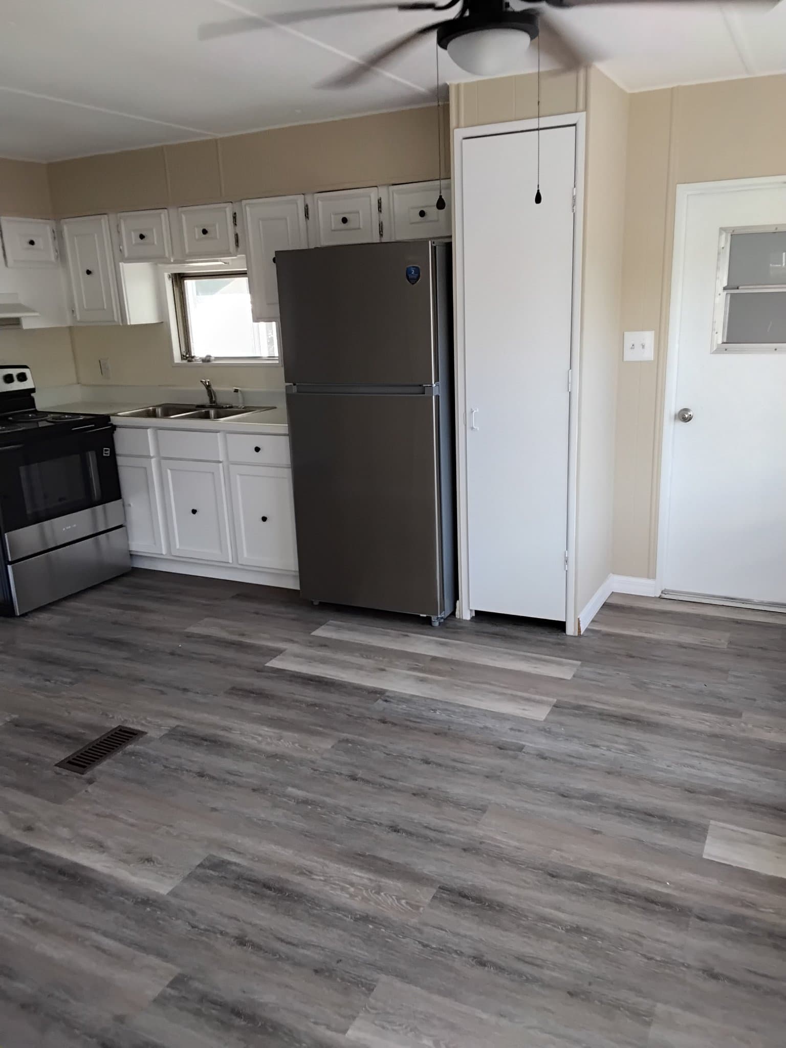 Brooksville House: 14265 Midfield St
