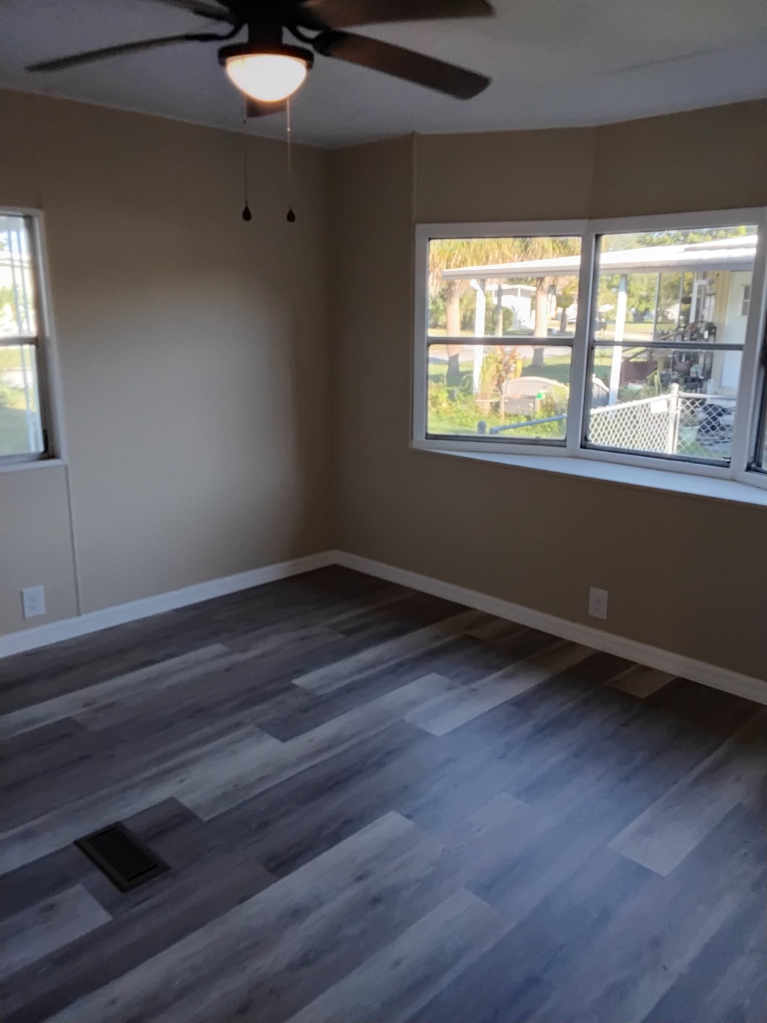 Brooksville House: 14265 Midfield St