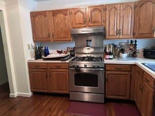 Newtown House: 59 Bear Hills Rd