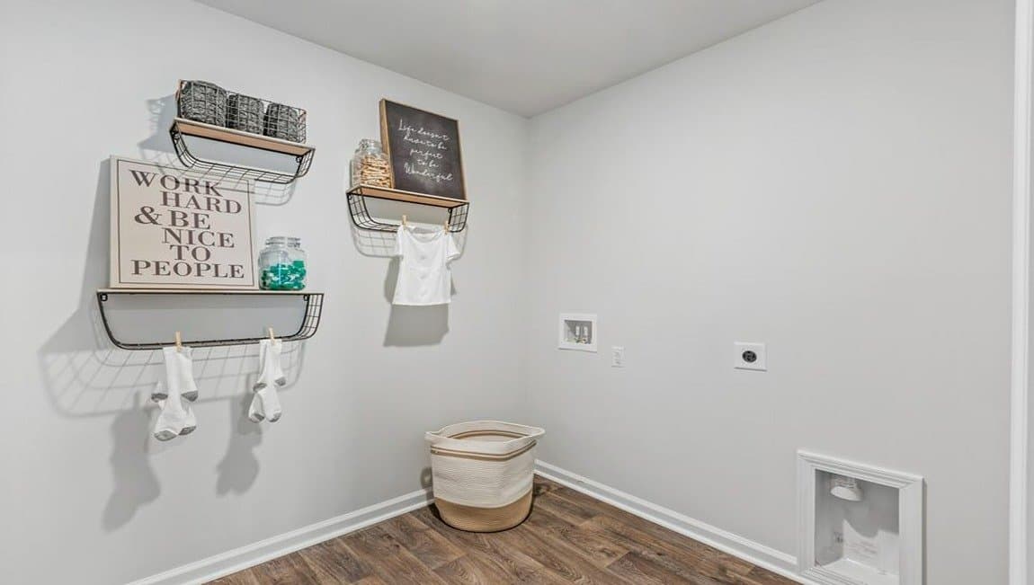 Ladson House: 359 Feldspar Ln