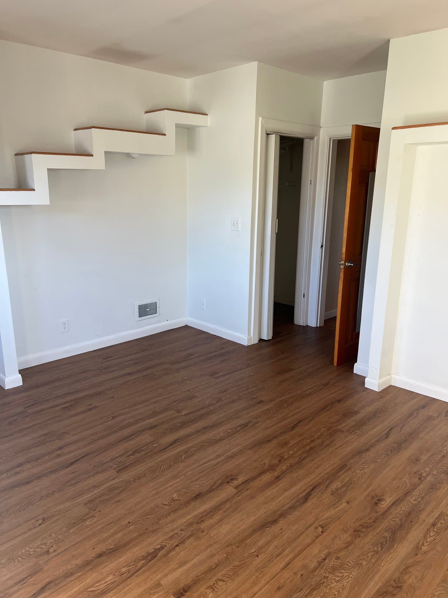 Woburn Apartment: 15 west st