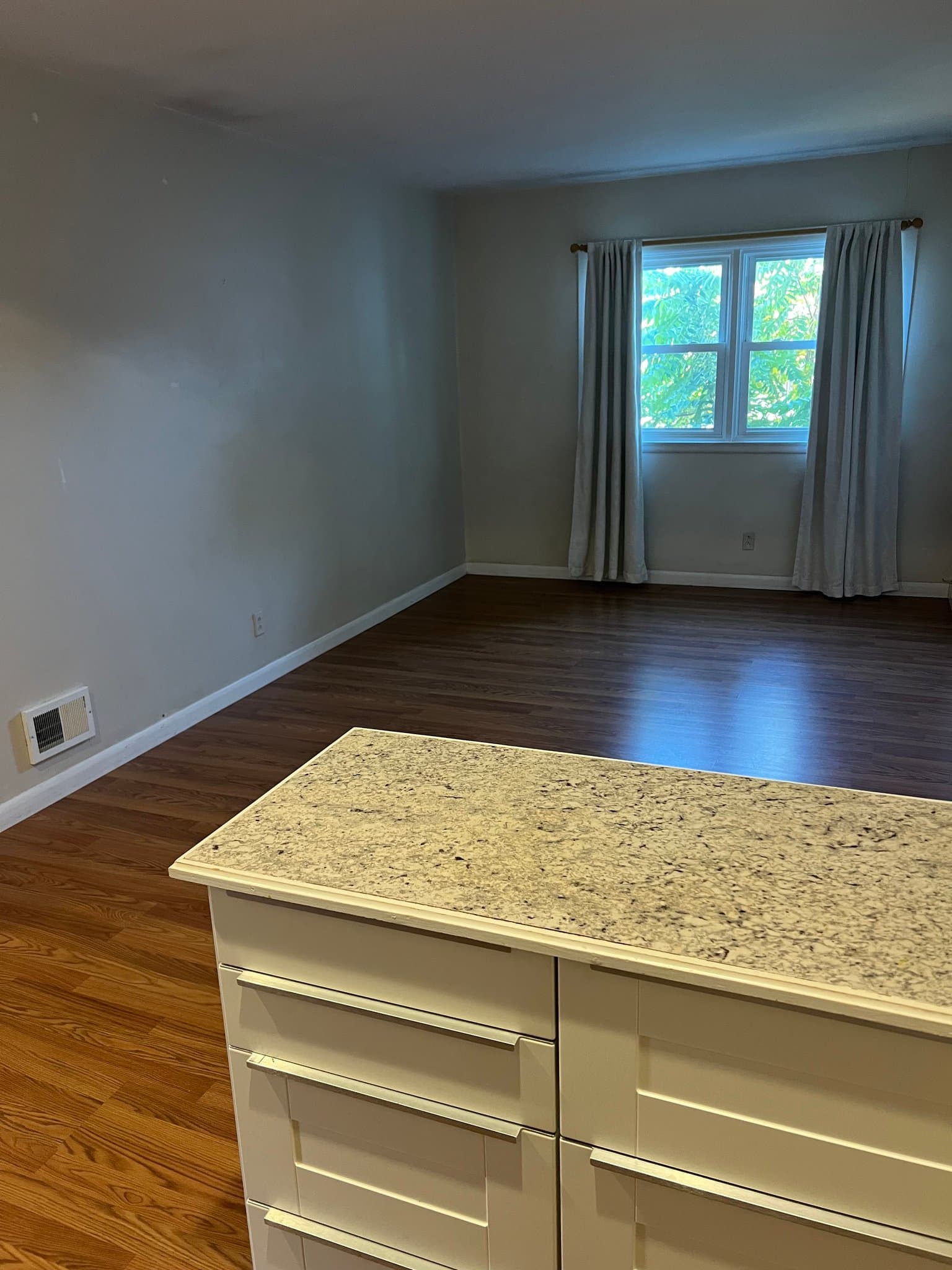 Woburn Apartment: 15 west st