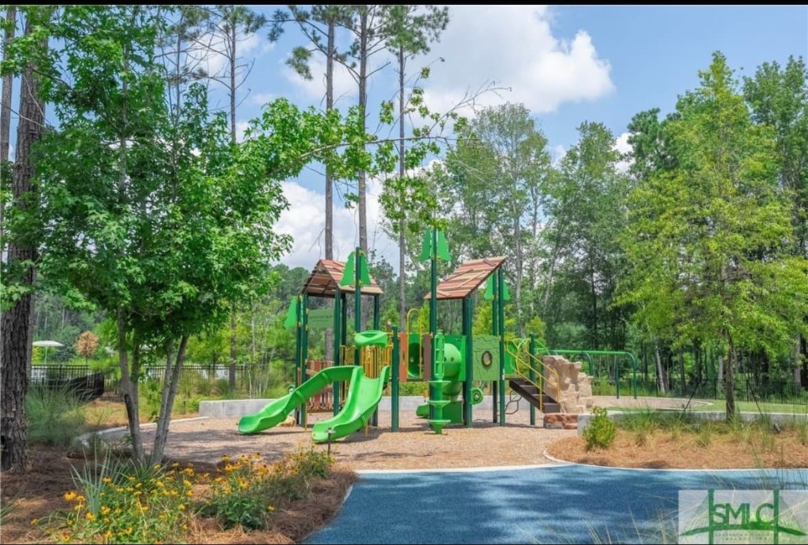 Richmond Hill House: 367 Dendron Dr